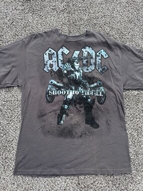 AC/DC Iron man 2 Gray Short-Sleeve 'Shoot to Thrill' Graphic Tee